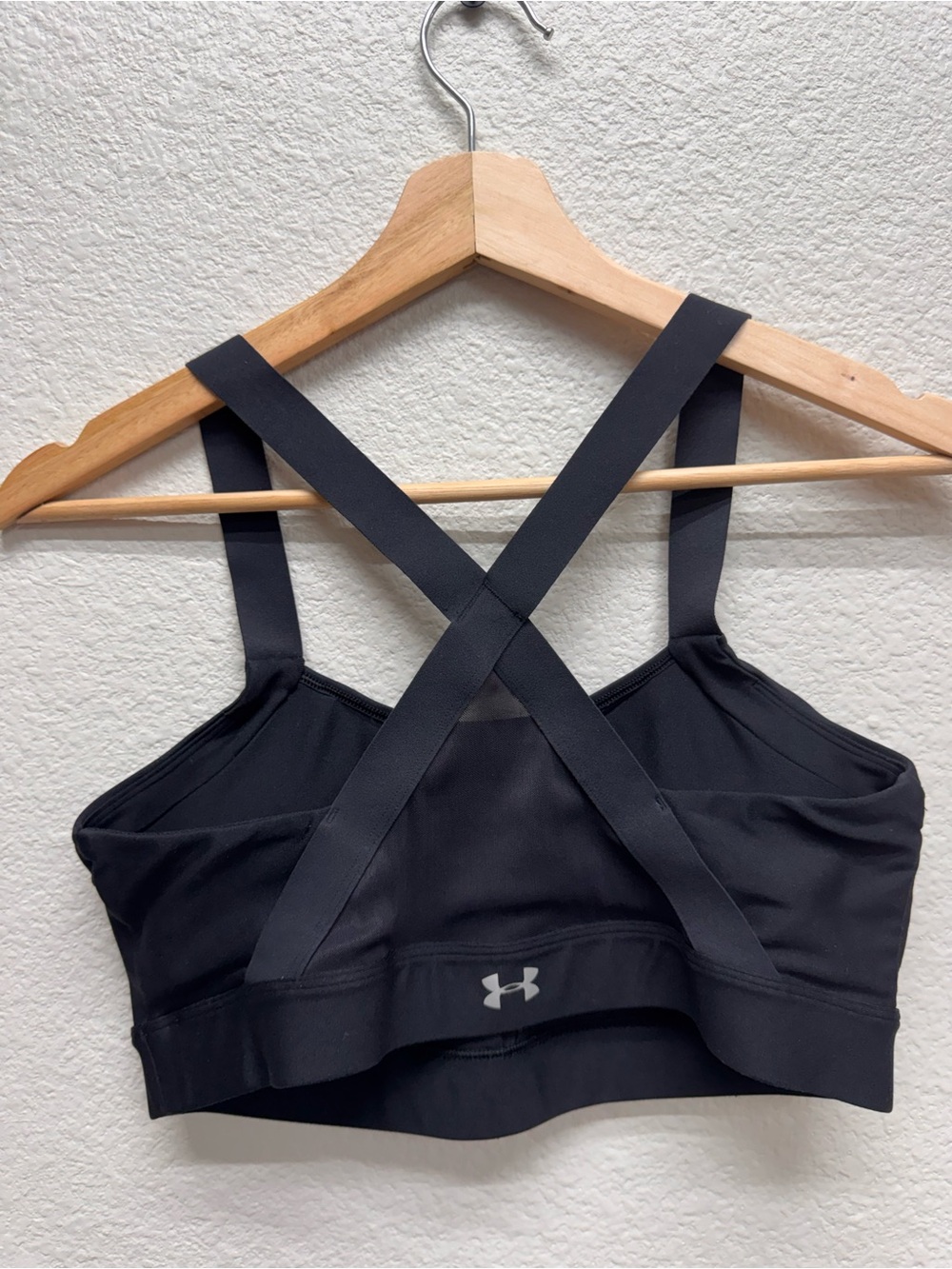 Under Armour Sports bra Mesh Cross back Size Large Black color